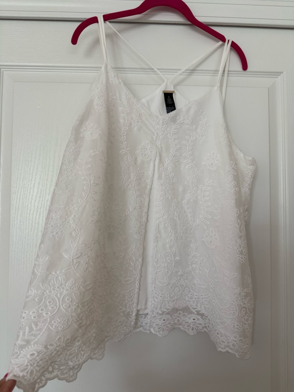 White House Black Market Black Label White Eyelet V-Neck Flowing Camisole